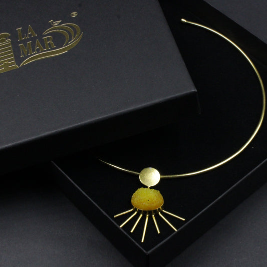 Gargantilla SOL con colgante de cuarzo amarillo bañada en oro